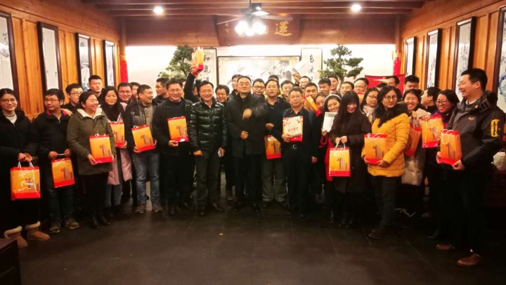 2-收到趙振元同志的慰問，欣喜寫在現(xiàn)場每一位工作人員的臉上.jpg