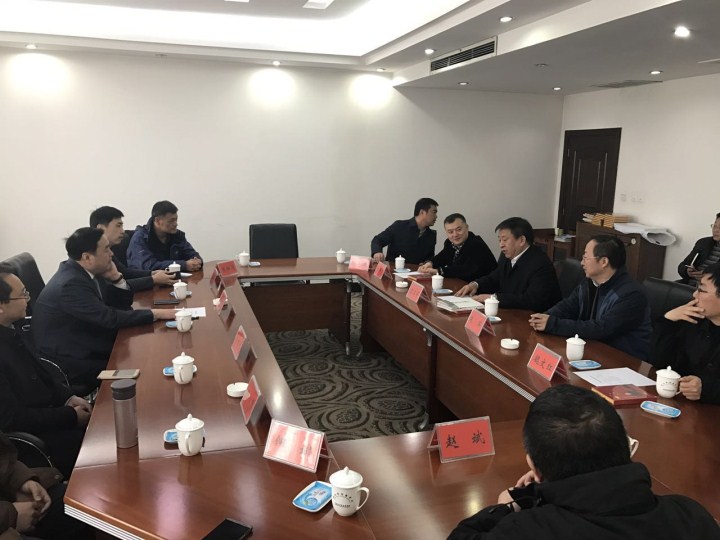 11-鞏義市委書記袁三軍、市人大主任李明楨、市政協(xié)主席談得勝、市委常委、市委辦主任朱軍、副市長(zhǎng)劉軍杰、鞏東新區(qū)副主任劉亞濤等與太極實(shí)業(yè)董事長(zhǎng)、十一科技法人代表趙振元、余才志、陳昌、何斌、趙斌、張松濤、趙遠(yuǎn)遠(yuǎn)、魏靜等會(huì)談.jpg