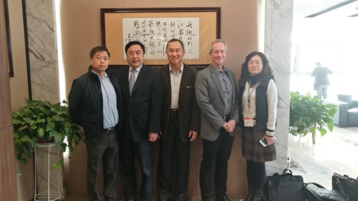 11-趙振元、副院長(zhǎng)姚虹與洪啟財(cái)副總裁一行親切合影.jpg