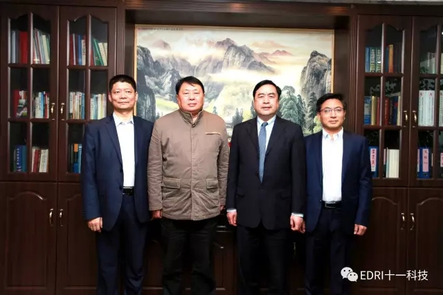 9-趙振元與叢亞東、王鵬程、劉成江在辦公室親切合影.webp.jpg