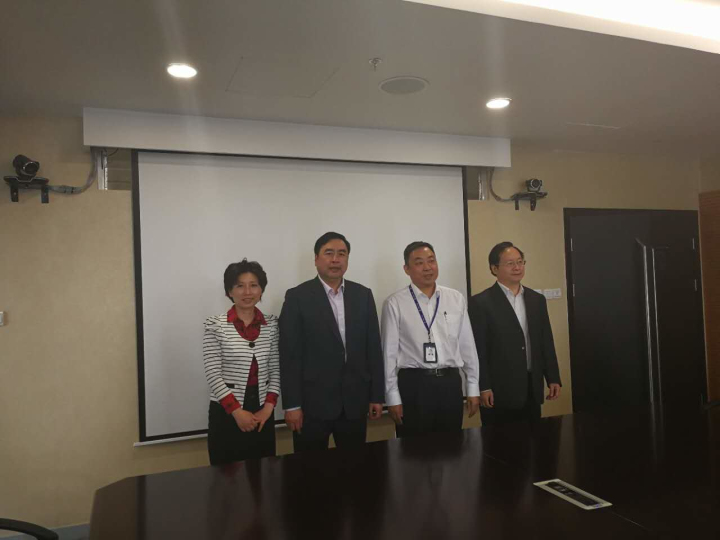 5-趙振元董事長、蔣玉梅副院長與祁寧春總經(jīng)理、吳世勇副總經(jīng)理親切合影.jpg