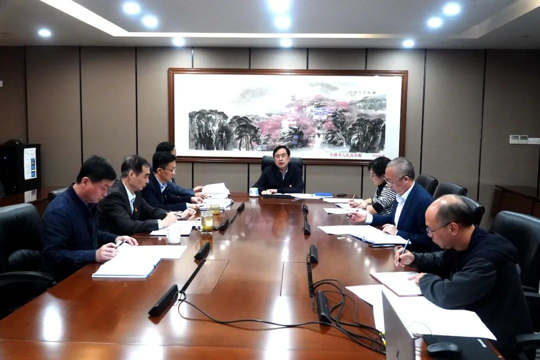趙振元在黨委中心組學(xué)習(xí)二十大報告會上提出三個工作要點(diǎn)：第一堅持十年來的正確路線；第二開啟新的一百年征程；第三堅持電子和新能源領(lǐng)域外開辟更多新的賽道_副本.png